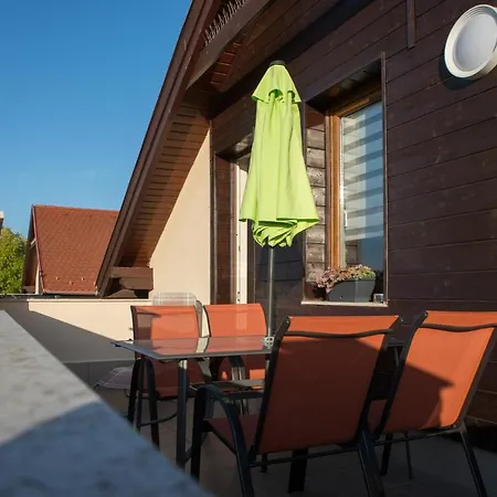 Eliza 1 Birdland Golf Apartment